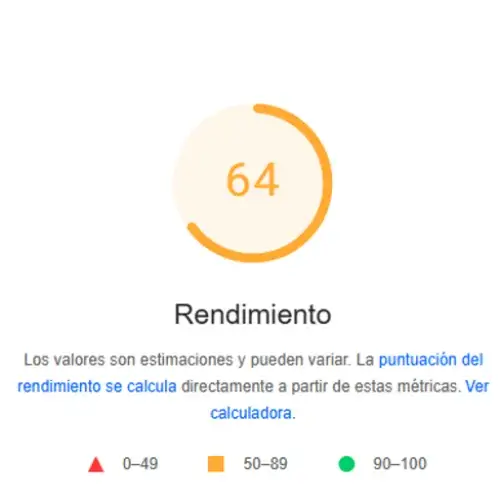 Captura de PageSpeed antes de rehacer la web: puntuación 64, errores técnicos y estructura sin posibilidad de aplicar estrategia SEO real en WordPress.