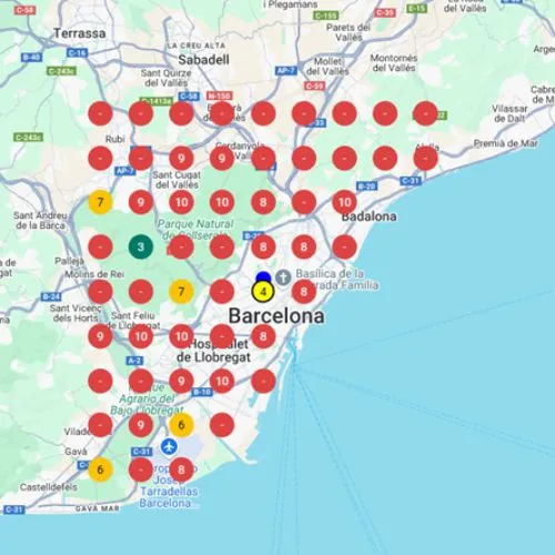 Mapa de posicionamiento SEO Local en Barcelona antes de la optimización, posiciones bajas y negocio invisible en Google Maps.